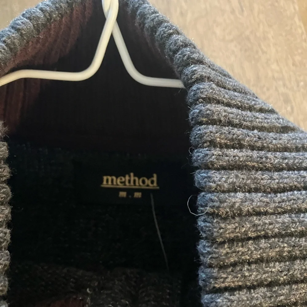 Method Sweater Medium - Picture 3 of 4